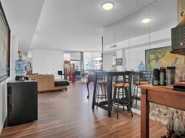 905 Brickell Bay Dr 1121, Miami FL 33131