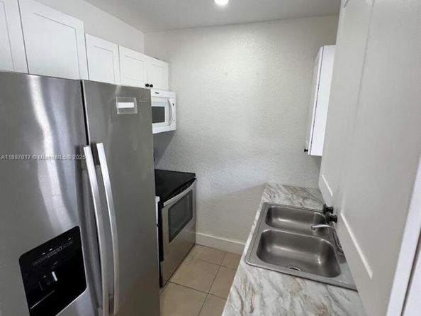 2209 NW 6th St #1, Fort Lauderdale FL 33311