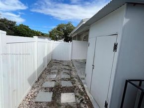 2209 NW 6th St #1, Fort Lauderdale FL 33311