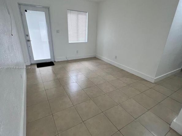 2209 NW 6th St #1, Fort Lauderdale FL 33311
