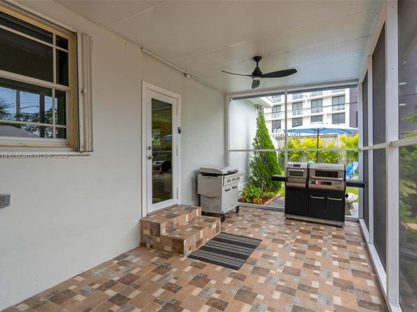 1621 SW 32nd Ct, Miami FL 33145