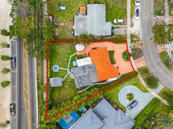 1621 SW 32nd Ct, Miami FL 33145
