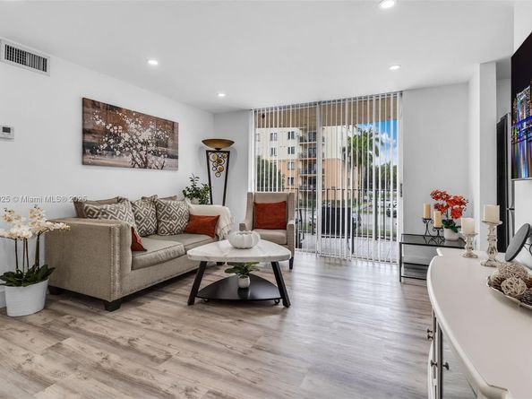 9310 Fontainebleau Blvd 201, Miami FL 33172