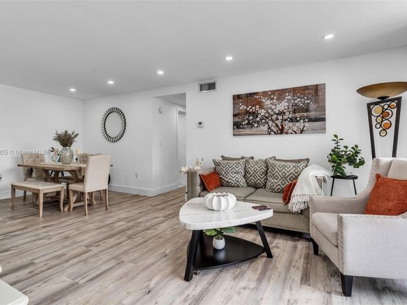 9310 Fontainebleau Blvd 201, Miami FL 33172