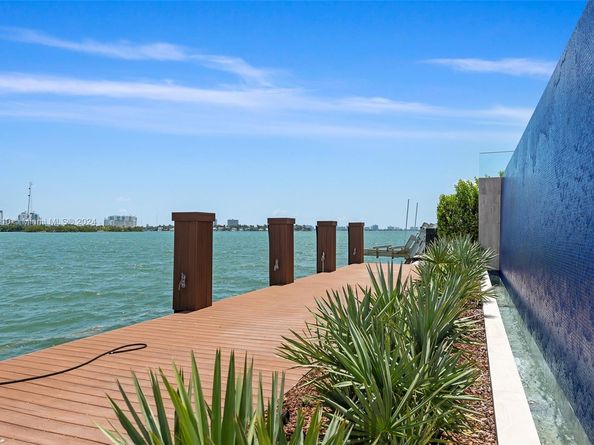 1133 Belle Meade Island Dr, Miami FL 33138