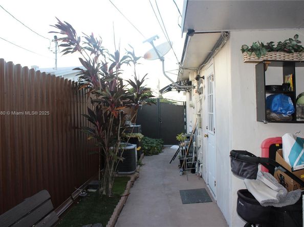 8000 NW 172nd St, Hialeah FL 33015