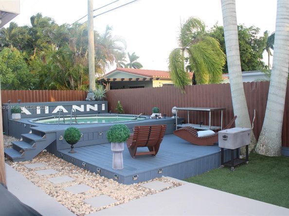 8000 NW 172nd St, Hialeah FL 33015