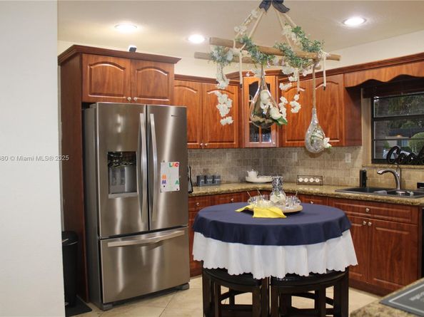8000 NW 172nd St, Hialeah FL 33015