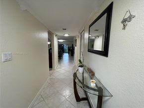 16240 Laurel Dr 101, Weston FL 33326