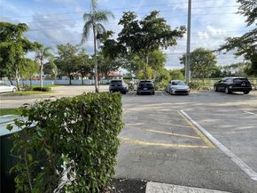 16240 Laurel Dr 101, Weston FL 33326