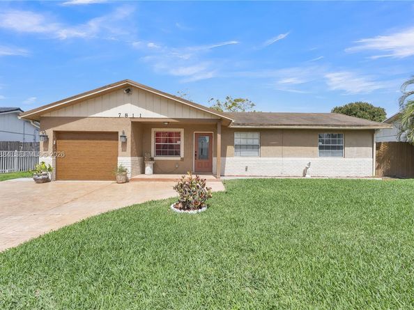 7811 NW 47th St, Lauderhill FL 33351