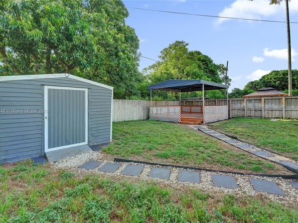 2015 N 58th Ave, Hollywood FL 33021