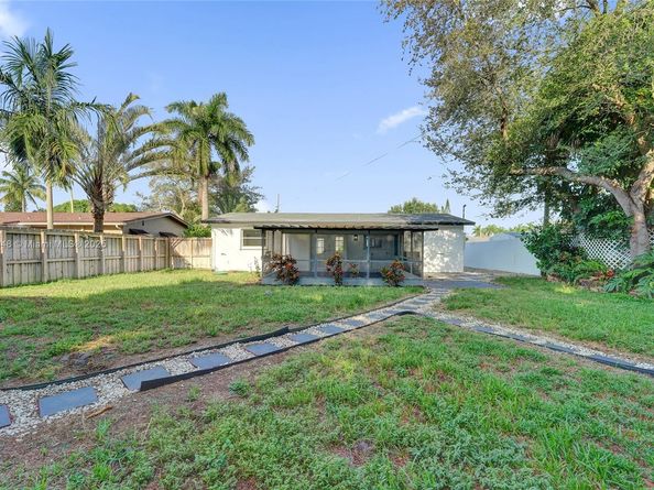 2015 N 58th Ave, Hollywood FL 33021