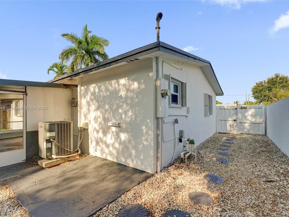 2015 N 58th Ave, Hollywood FL 33021