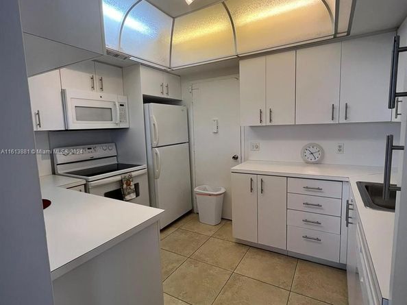 Undisclosed Address #A11613881, Hollywood FL 33019