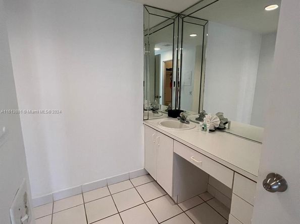 Undisclosed Address #A11613881, Hollywood FL 33019