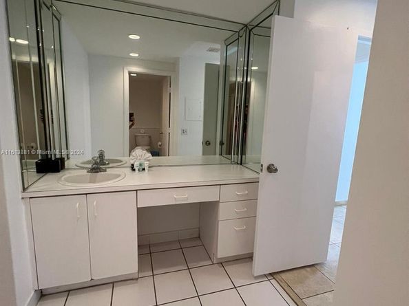 Undisclosed Address #A11613881, Hollywood FL 33019