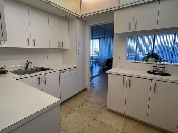 Undisclosed Address #A11613881, Hollywood FL 33019