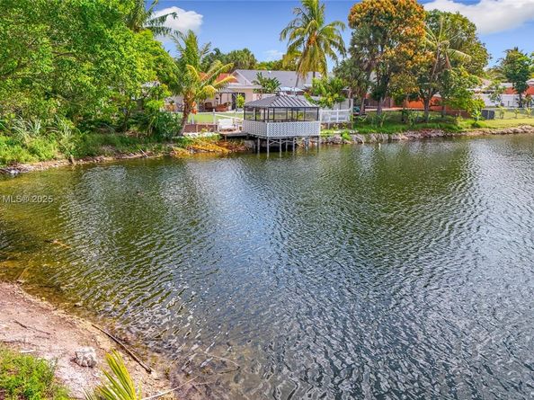 1309 SW 75th Ave, North Lauderdale FL 33068