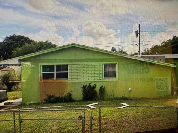 3600 NW 210th Ter, Miami Gardens FL 33056