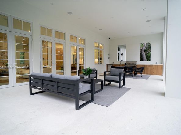 7605 SW 71st Ave, Miami FL 33143