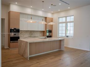 7605 SW 71st Ave, Miami FL 33143