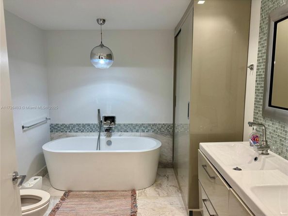 2000 Island Blvd 204, Aventura FL 33160