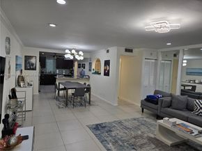 295 Jacaranda Dr 20, Plantation FL 33324