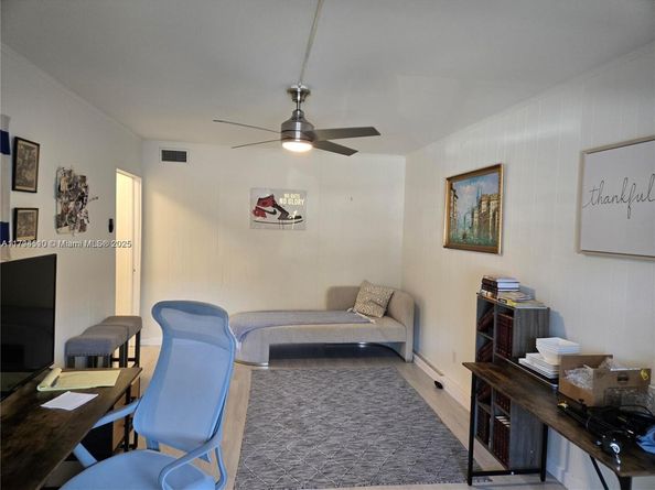 295 Jacaranda Dr 20, Plantation FL 33324