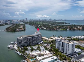 900 Bay Dr