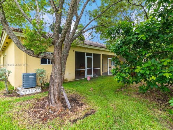 3327 NE 11th Dr, Homestead FL 33033