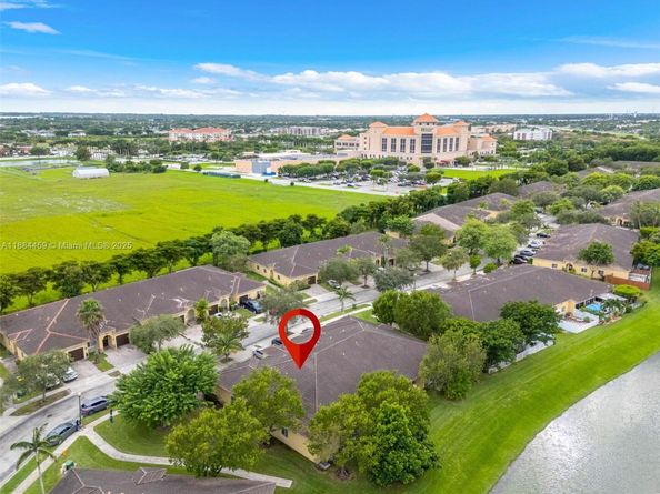 3327 NE 11th Dr, Homestead FL 33033