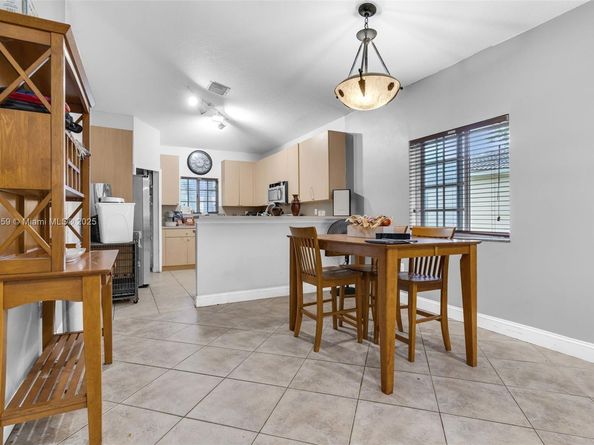3327 NE 11th Dr, Homestead FL 33033