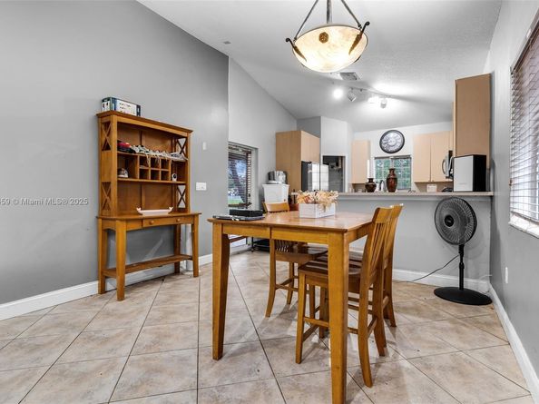 3327 NE 11th Dr, Homestead FL 33033