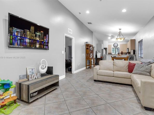 3327 NE 11th Dr, Homestead FL 33033