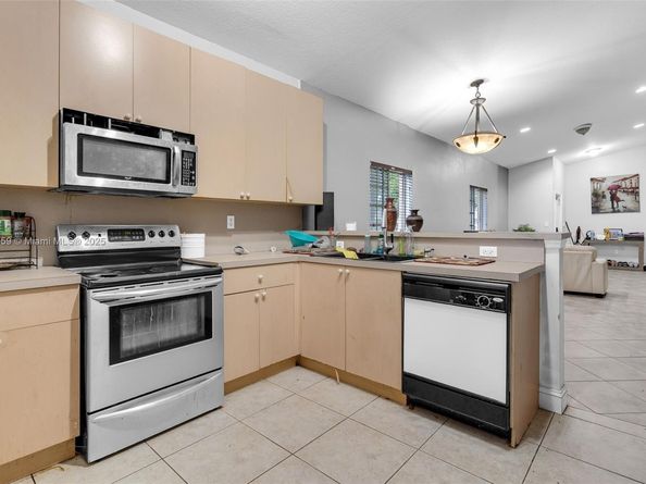 3327 NE 11th Dr, Homestead FL 33033