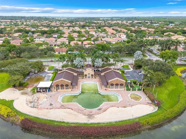 3327 NE 11th Dr, Homestead FL 33033
