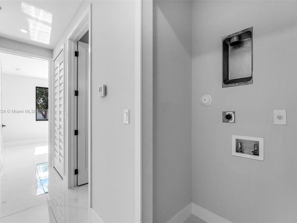 12387 SW 220th St, Miami FL 33170