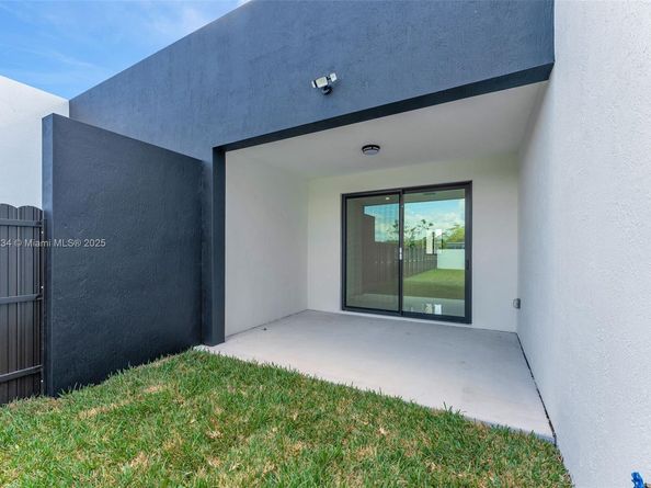 12387 SW 220th St, Miami FL 33170