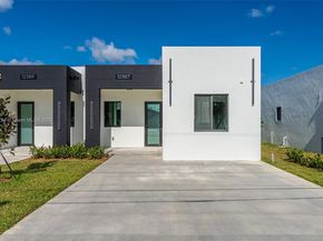 12387 SW 220th St, Miami FL 33170