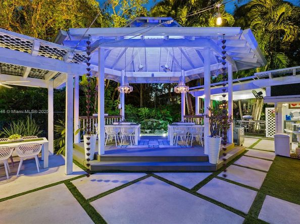 7720 SW 79th Ct, Miami FL 33143