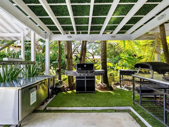 7720 SW 79th Ct, Miami FL 33143