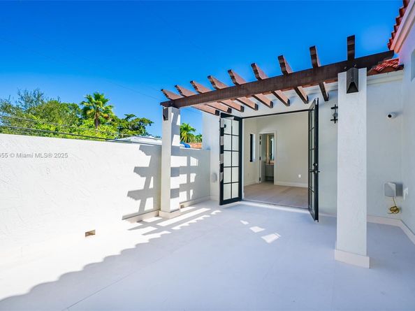 601 NE 56th St, Miami FL 33137