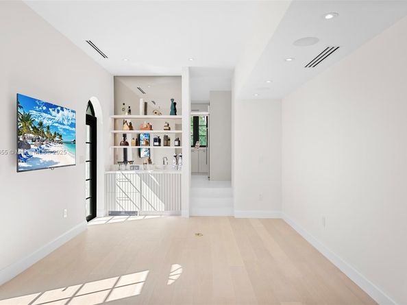 601 NE 56th St, Miami FL 33137