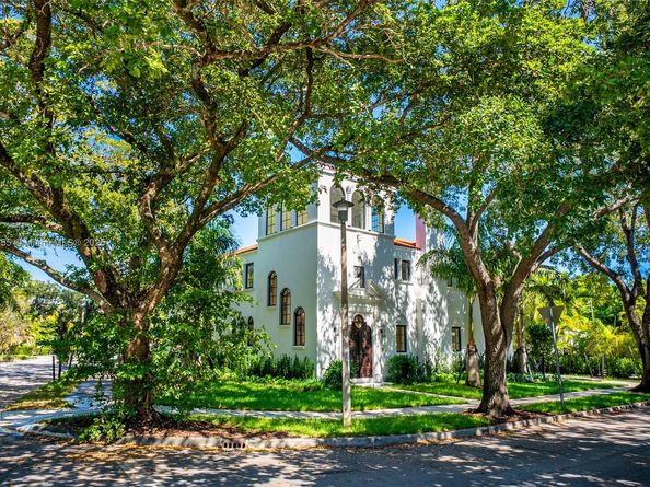 601 NE 56th St, Miami FL 33137