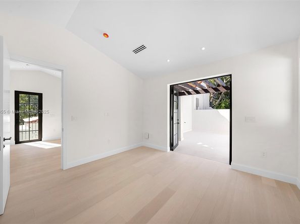 601 NE 56th St, Miami FL 33137