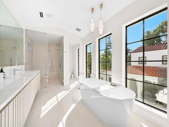 601 NE 56th St, Miami FL 33137