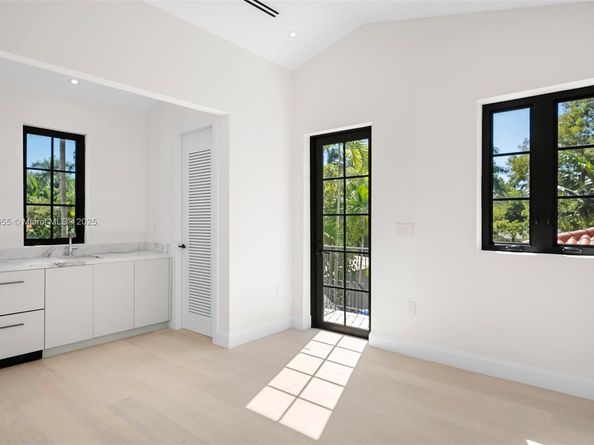 601 NE 56th St, Miami FL 33137