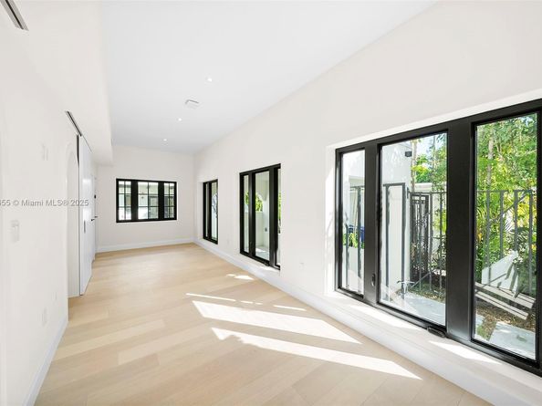 601 NE 56th St, Miami FL 33137