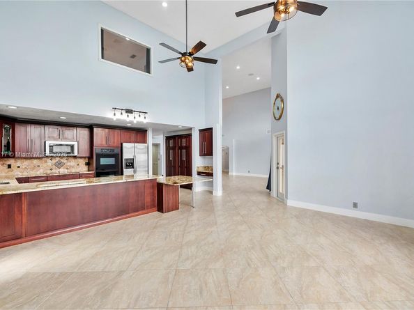 1018 NW 132nd Ave, Sunrise FL 33323